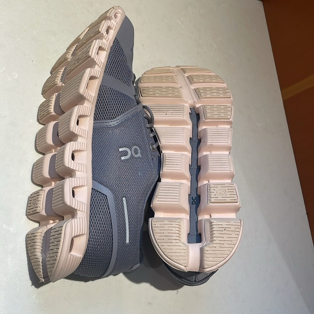 On cloud size 8. Grey and pink.